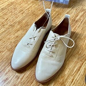 EUC Frye Grace Oxford in Color Off White (Cream)